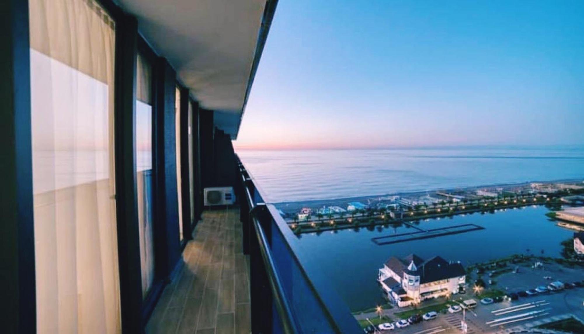 Delux Sea View Aparthotel In Orbi City Batumi Exterior photo