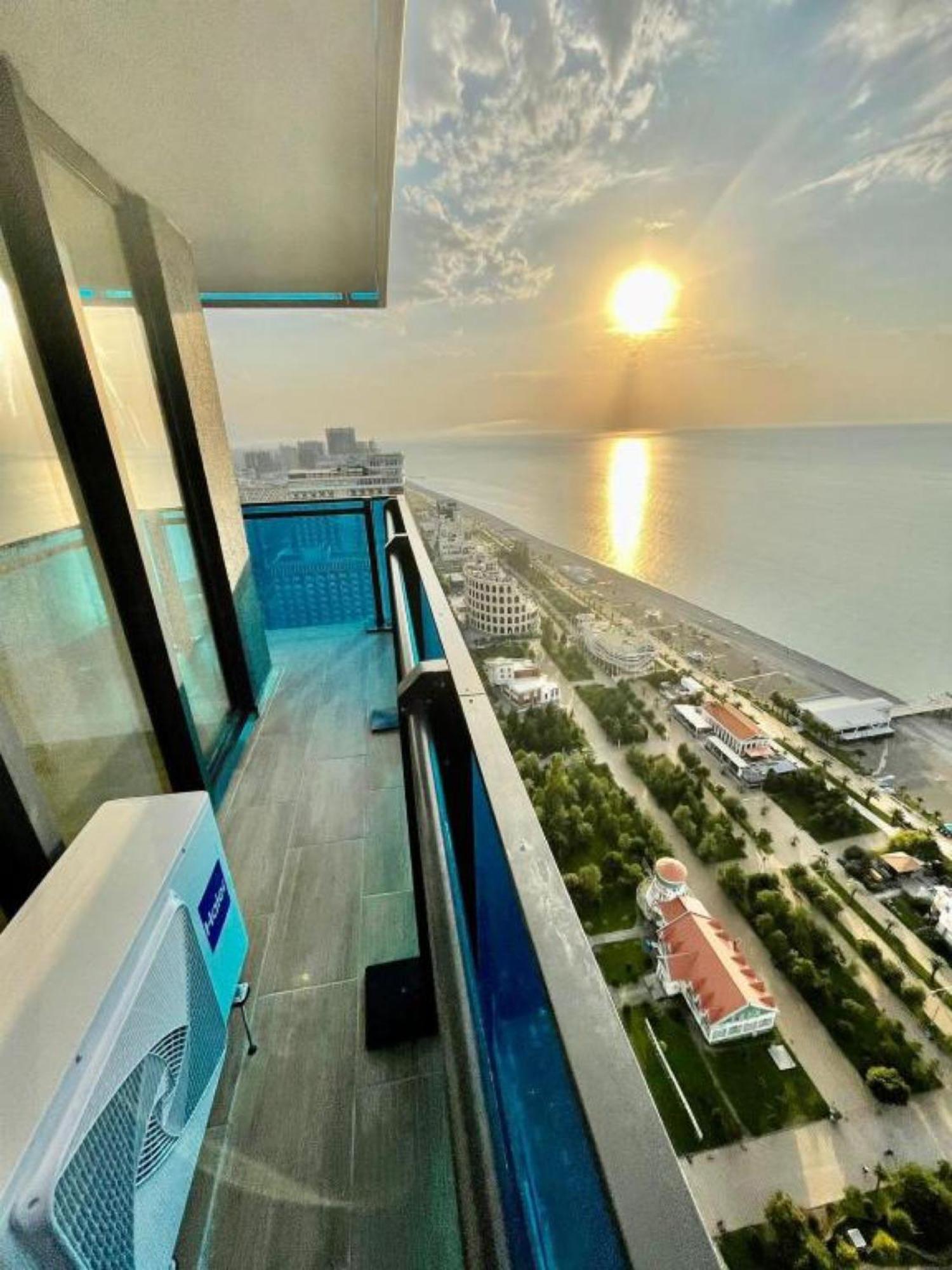 Delux Sea View Aparthotel In Orbi City Batumi Exterior photo
